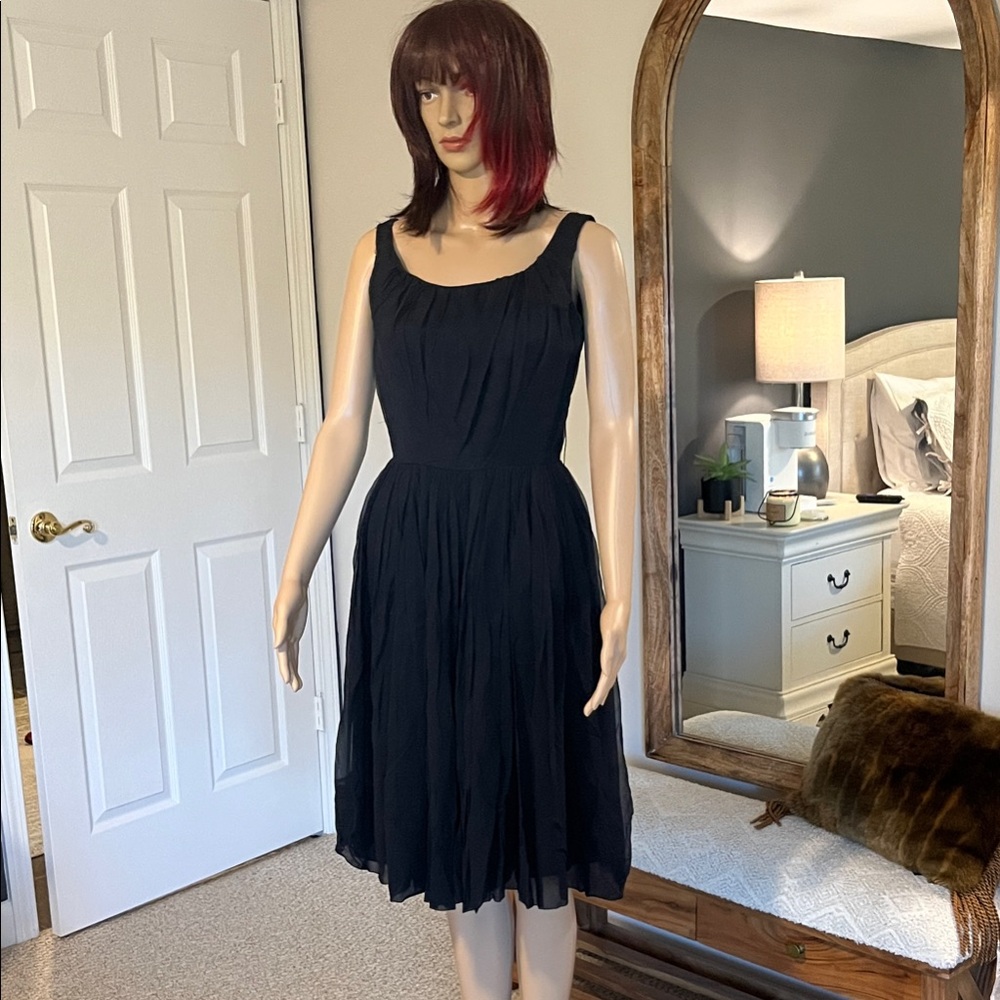 Vintage 50’s - 60’s Elegant Black Sleeveless Dress